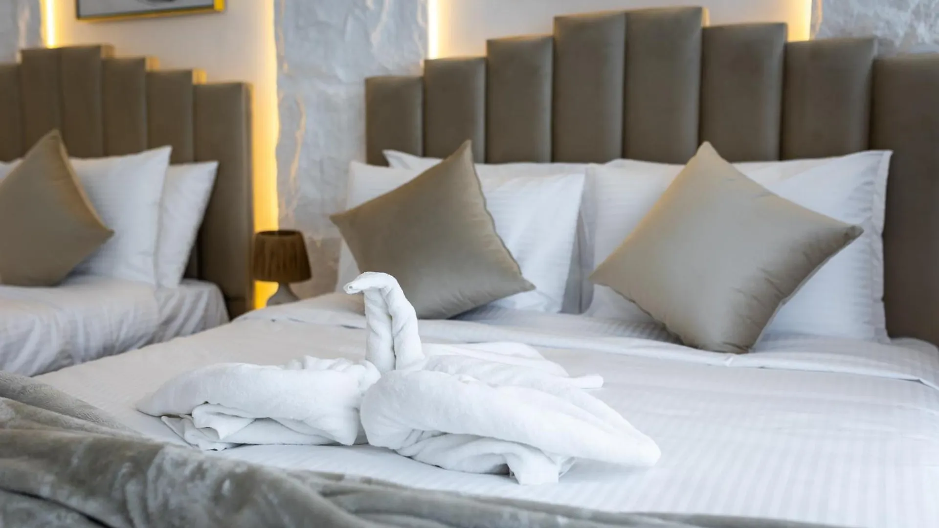 Elite Rooftop Pool And Burj Khalifa Panorama Balcony 2Br Apartment In Paramount Hotel Midtown Dubai